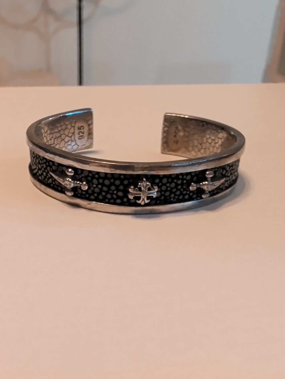 Alan K. Sterling Silver Stingray Leather Men's Cuff Bracelet Gothic Crosses